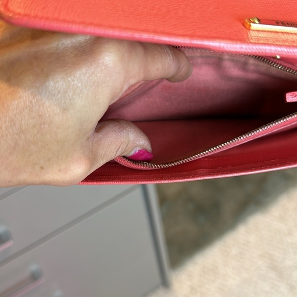 Authentic Fendi salmon colored leather wallet on unbranded gold tone chain - Picture 7 of 10